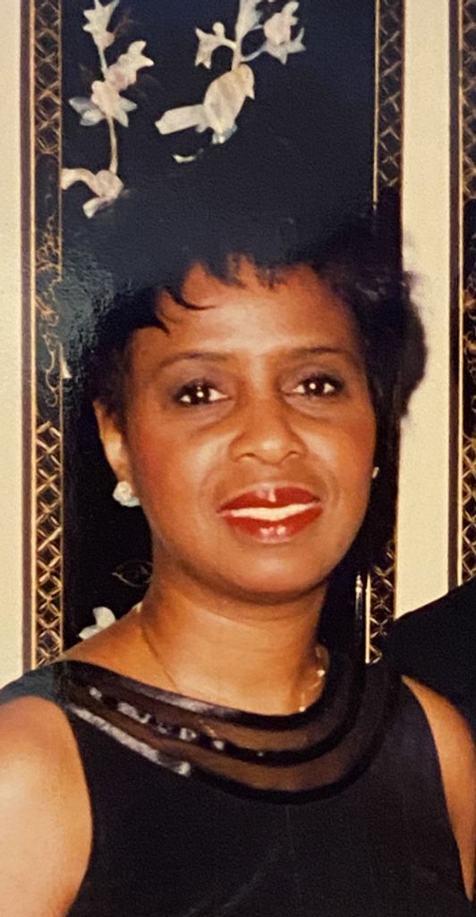 Veronica "Ronnie" Llewella Evans