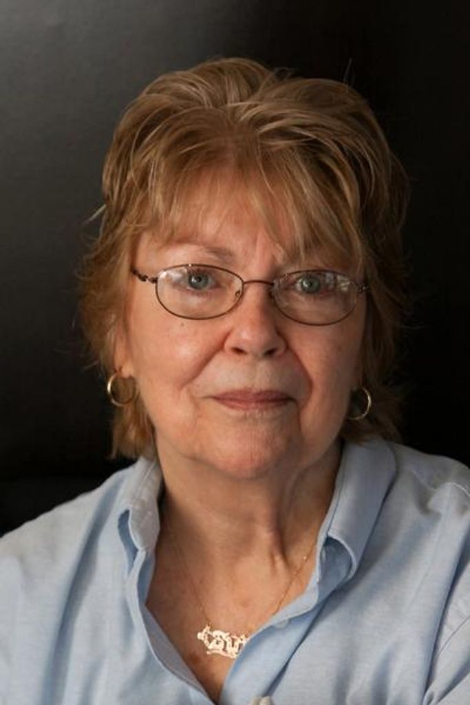 Mary "Sue" Hoglund