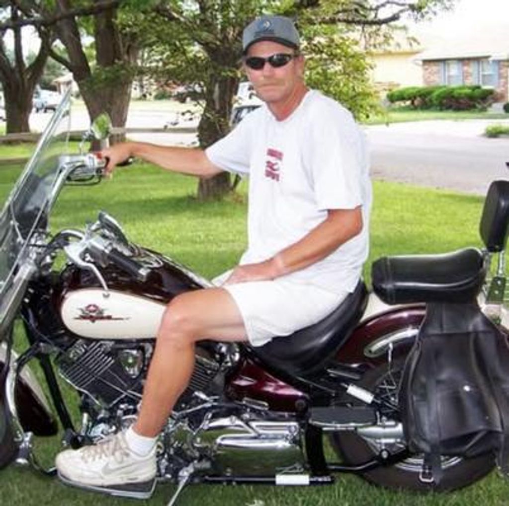 Dennis Wesley Renner Profile Photo