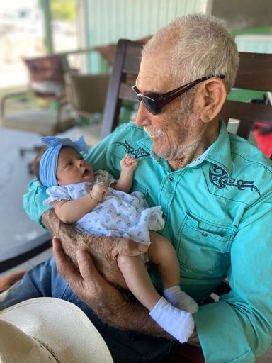Santos Valdez Sr. photo gallery thumbnail 2 of 151