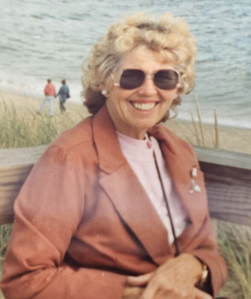 Lorraine J Ohlhous