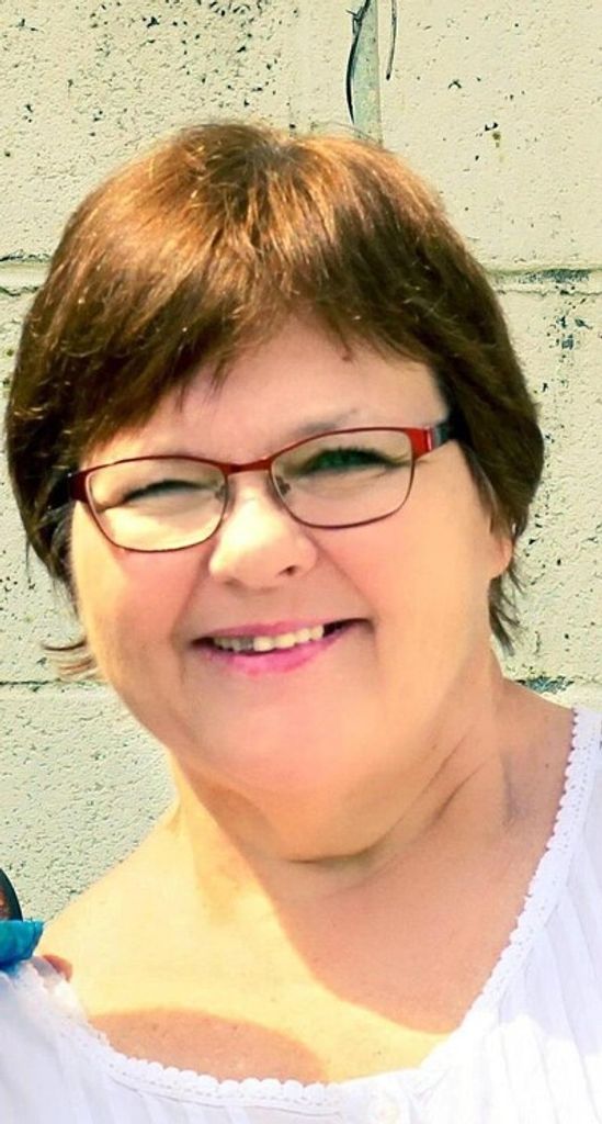 Sondra "Sonnie" Fae Mahnken