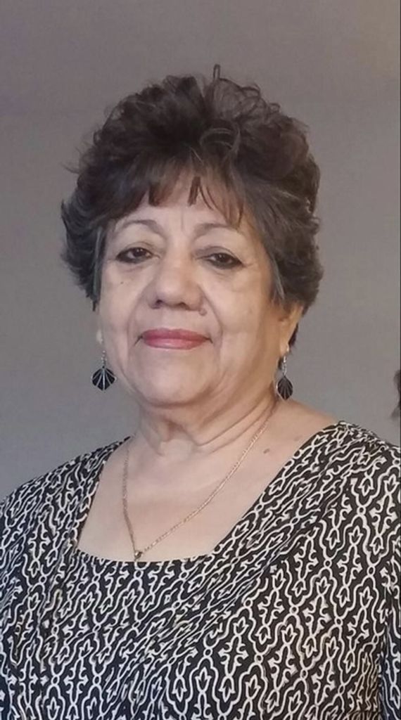 Consuelo “Chelo” Flores Muñoz Profile Photo