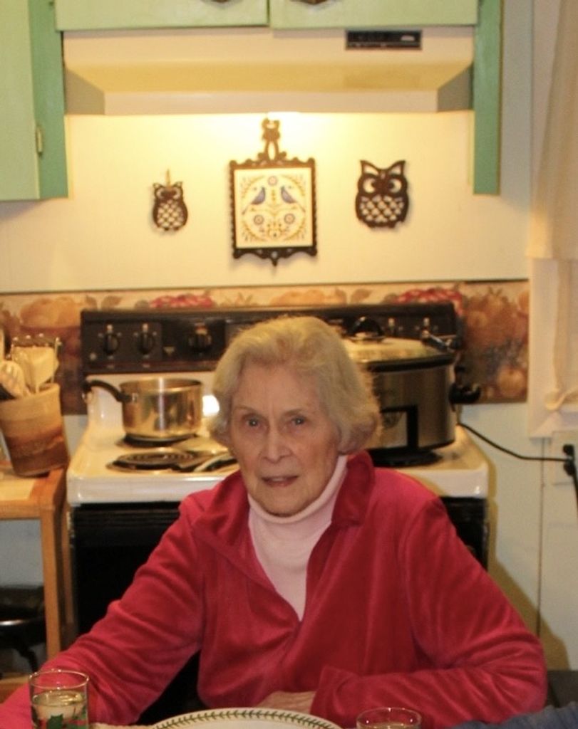 Elizabeth Russell Profile Photo