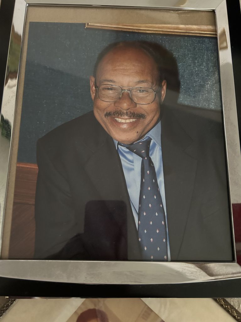 Vincent Llewelyn Campbell Profile Photo