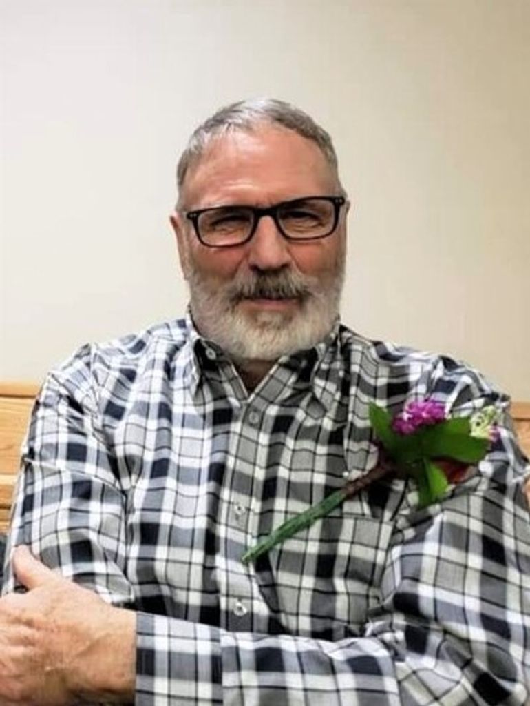 Conn Lloyd Hellebust Profile Photo