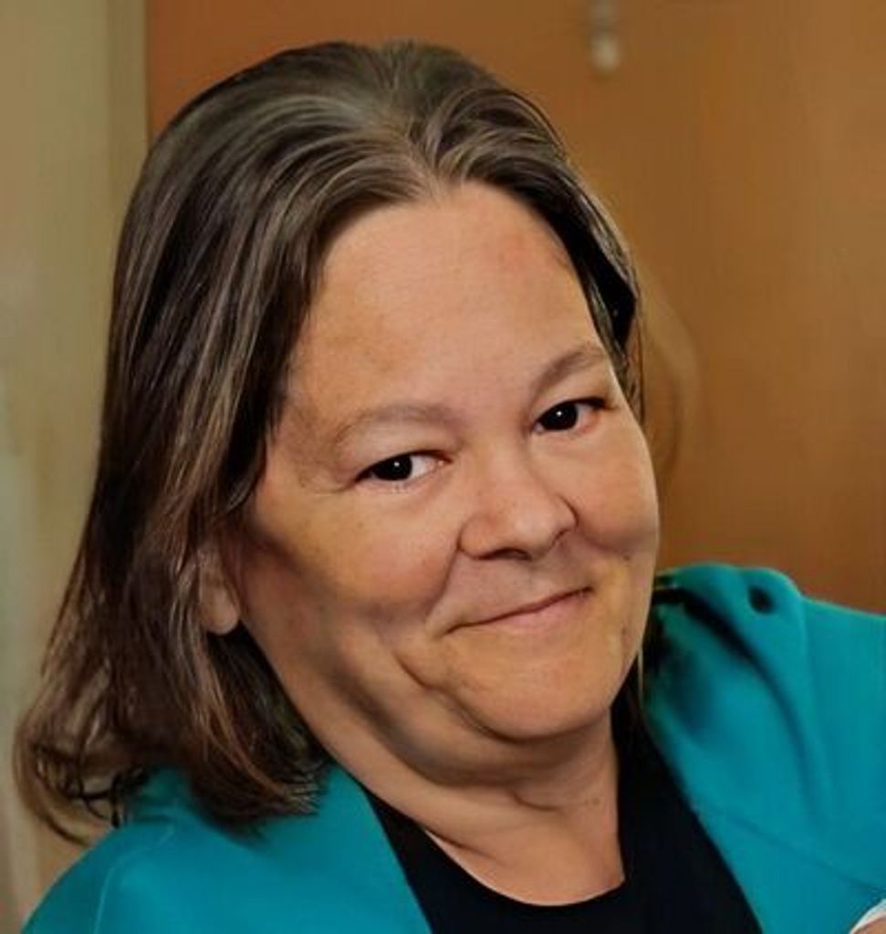 Pamela Lee Main Profile Photo
