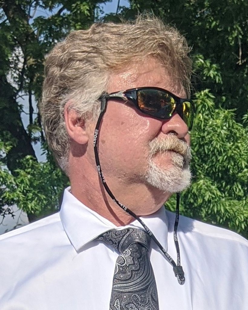 Ronnie Gary Cox Profile Photo