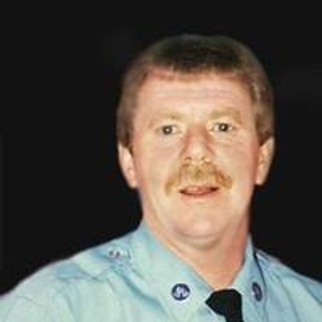 Donald  Ray Macom