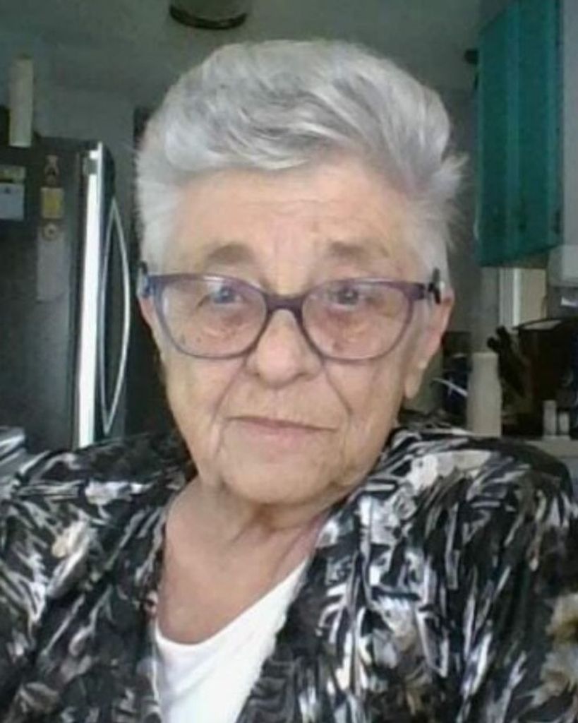 Carolyn May Bennett (nee Wallas)