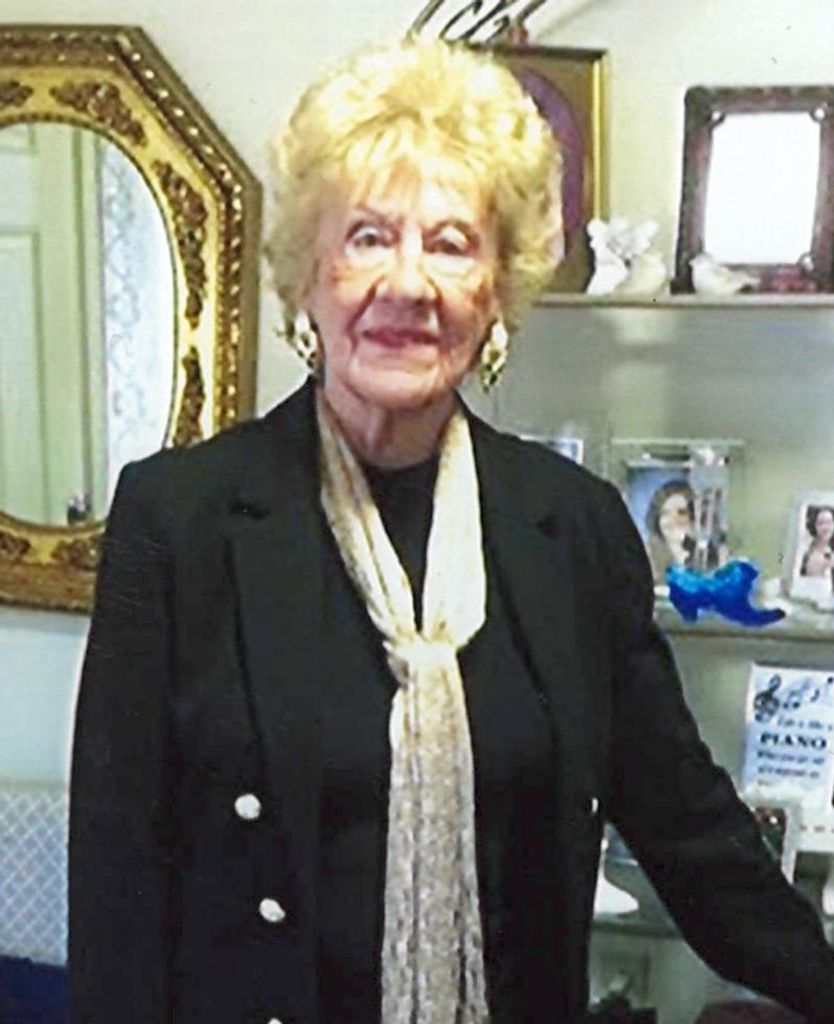 Estelle Cox Profile Photo