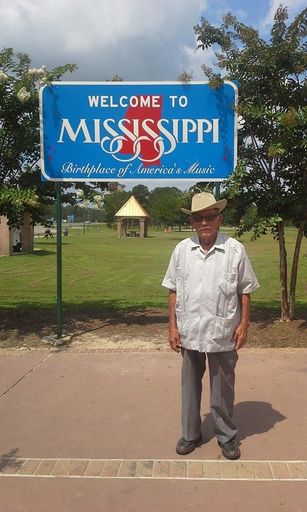 Armando Hinojosa photo gallery thumbnail 39 of 47