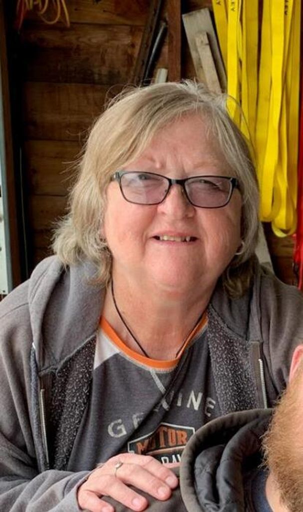 Linda (Martens)  Holinka Profile Photo