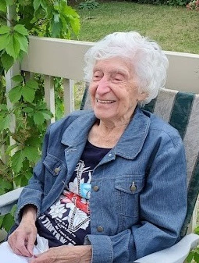 Jeanne D’Arc Bisson Née St-Amour