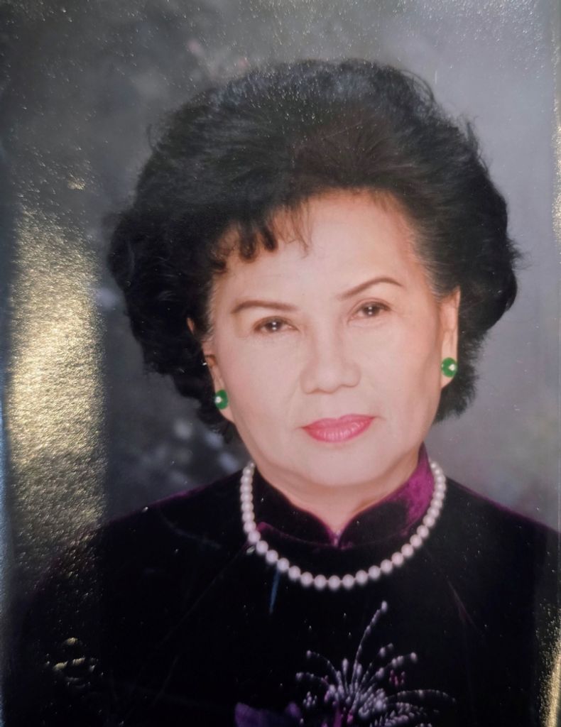Lily Ngoc Ho Profile Photo