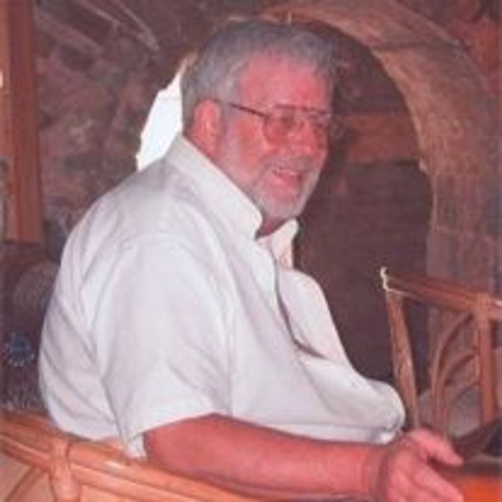 Richard E Vandewarker