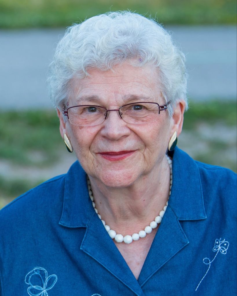 Olga E. Vasarhelyi Profile Photo