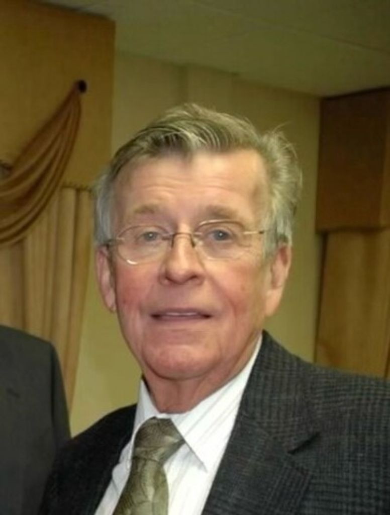 Carlyle "Lyle" Huntington Profile Photo