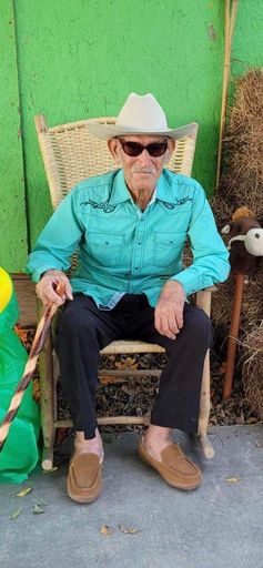 Santos Valdez Sr. photo gallery thumbnail 11 of 151
