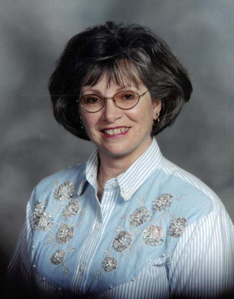 Linda  "Dean" (Dyer)  Moore Profile Photo