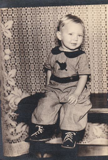 Robert "Bob" E Seitz photo gallery thumbnail 3 of 46