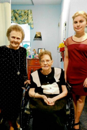 Gloria "Nannie" Fayetta Glover photo gallery thumbnail 21 of 30