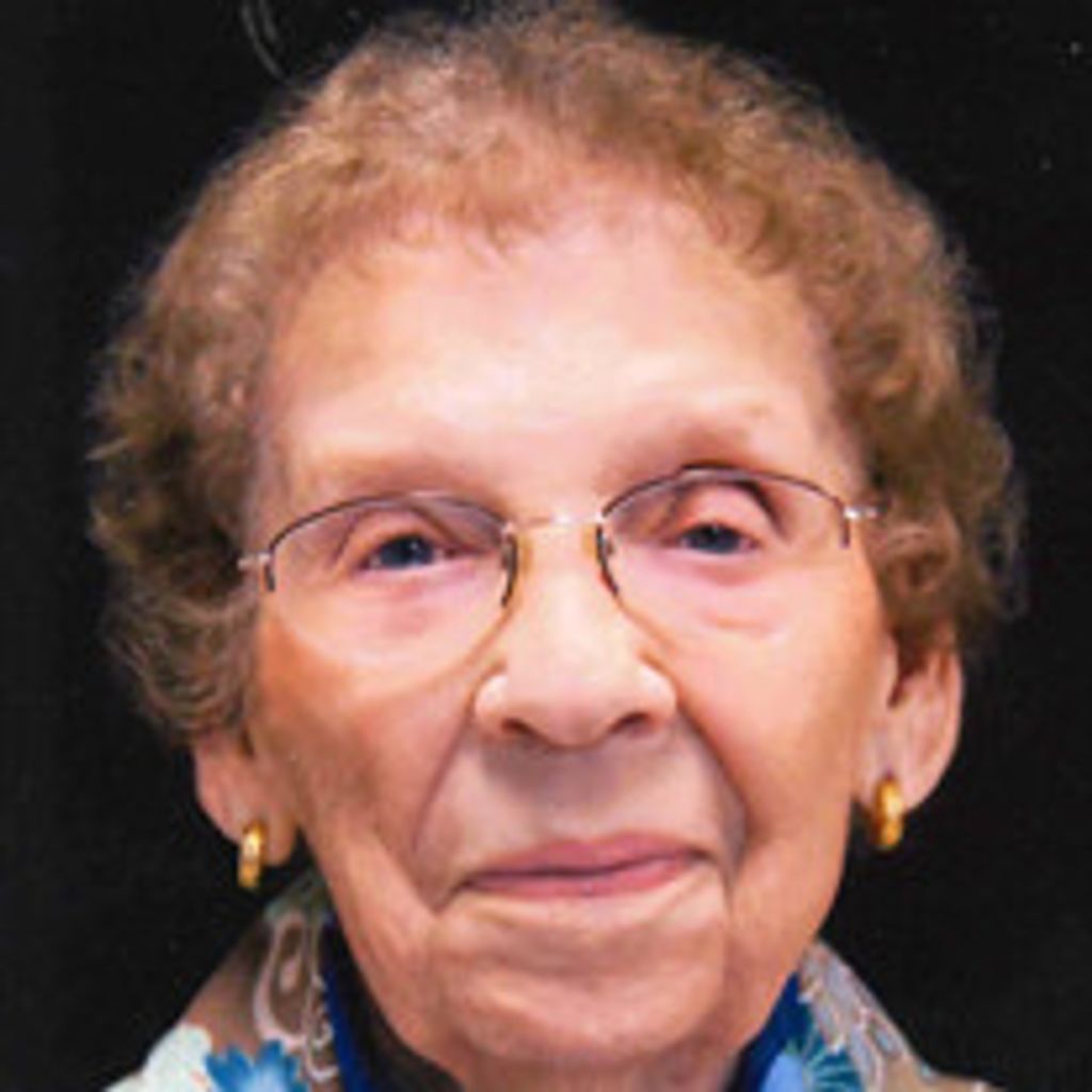 Maxine L Frear