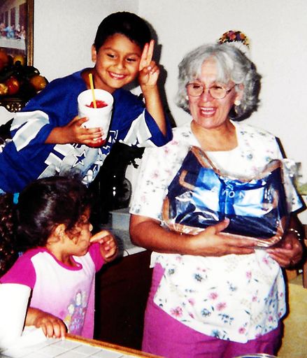 Yolanda C. Gonzalez photo gallery thumbnail 119 of 357