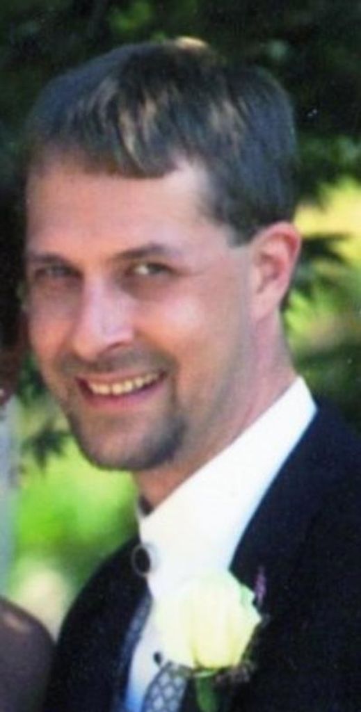Che M. Lance Profile Photo