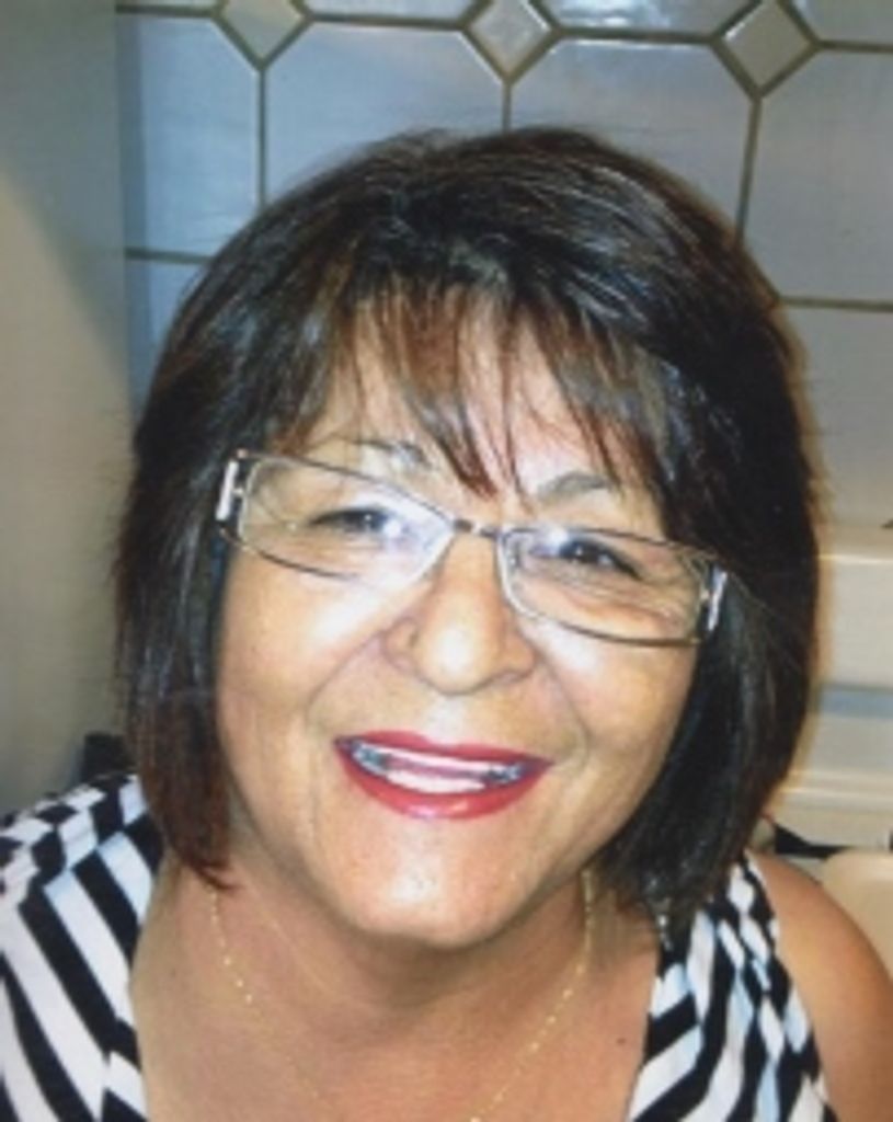 Elva Flores