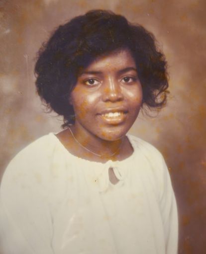 Dianne Adams photo gallery thumbnail 1 of 44