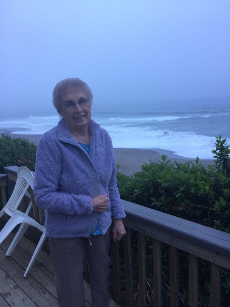 Naomi (Beckler)  Roth