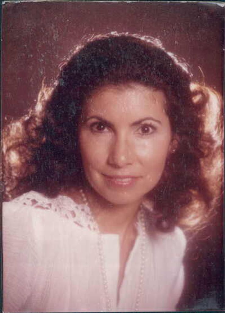 Estelle Demetrakis Profile Photo