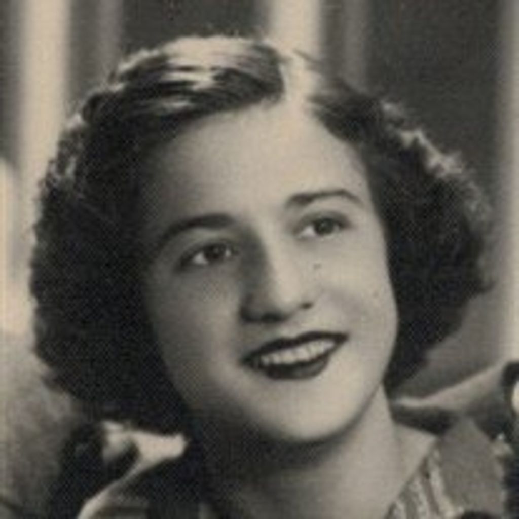 Nicoletta  "Nikki" (Serrone)  Pavcovich