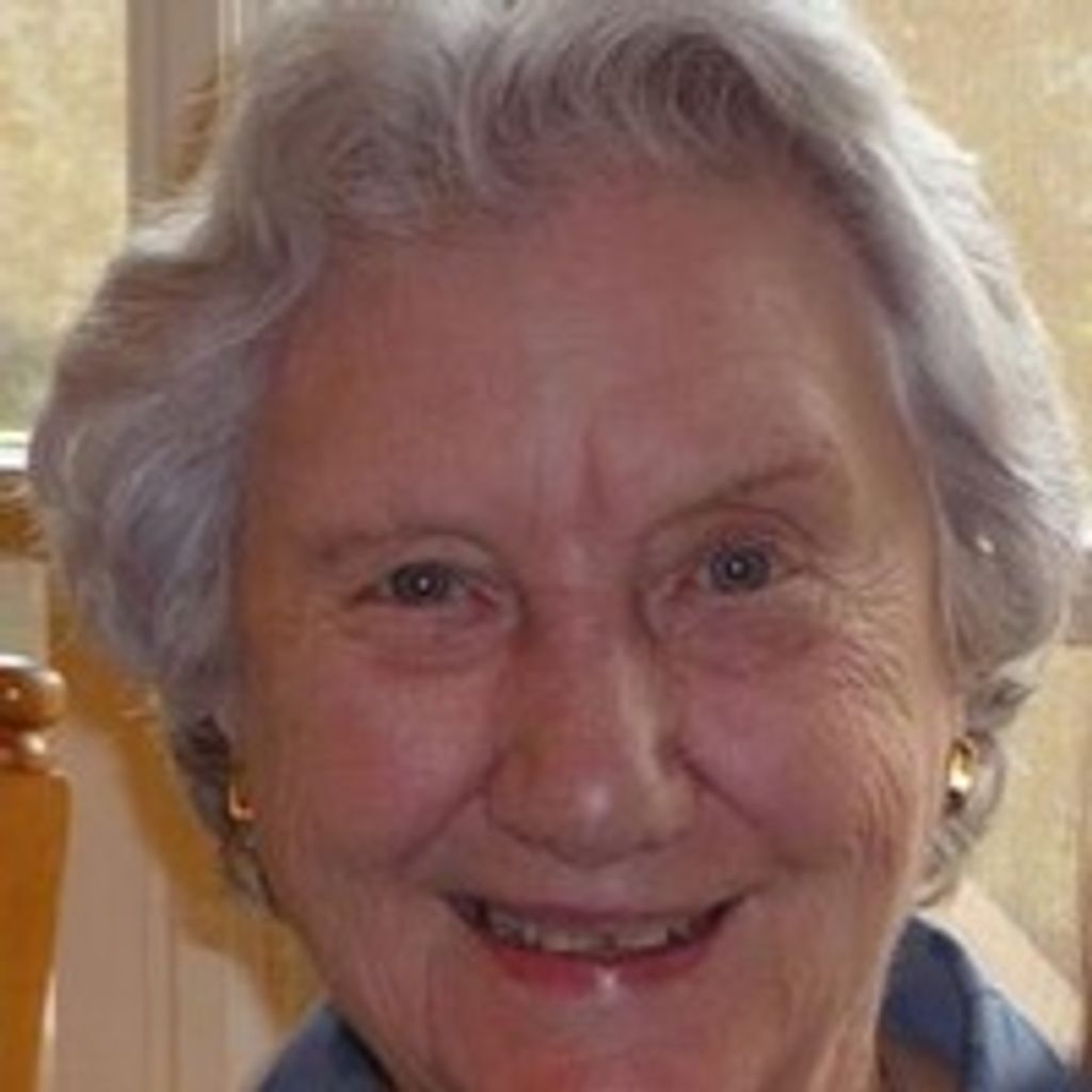 Roslyn  "Lyn" Mullis