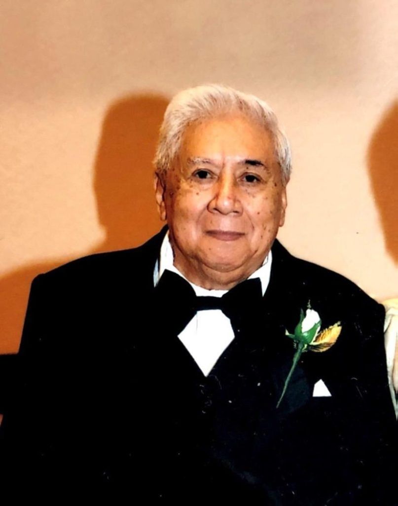 Edano, Arturo Abrigo
