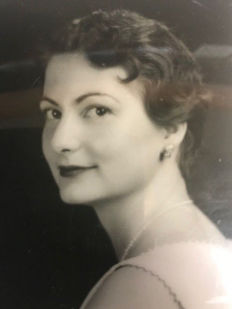 Clara Joy Freisatz