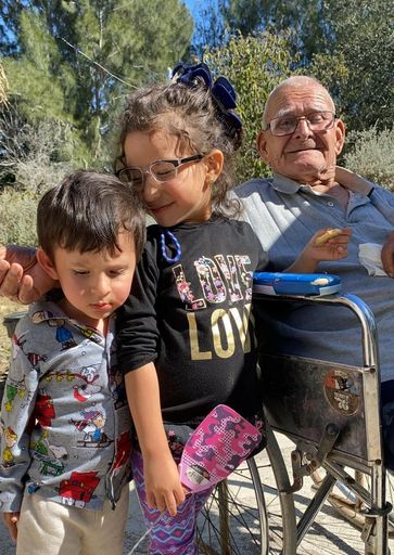 Salomon Cisneros photo gallery thumbnail 81 of 87