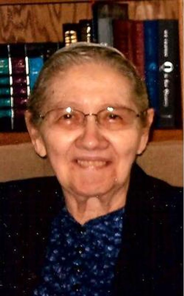 Lizzie Kuhns
