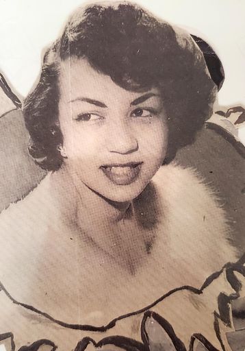 Alyce Hall Gilchrist photo gallery thumbnail 52 of 77