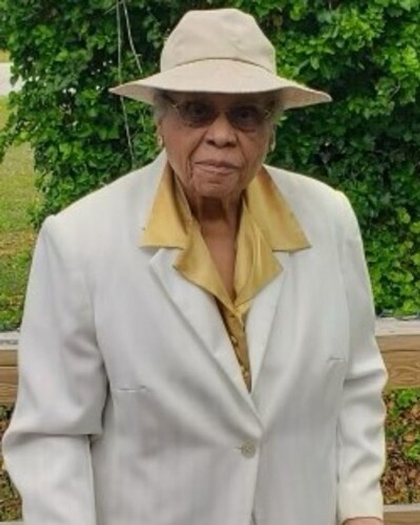 Lizzie Gore Mitchell Profile Photo