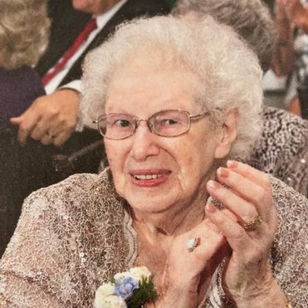 Clara Dethomasis Profile Photo