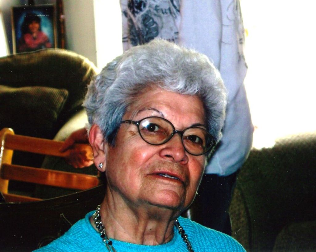 Elisia Mills