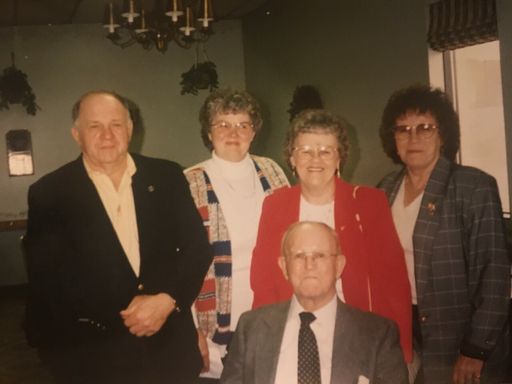 Virgil Elmer Siewert photo gallery thumbnail 53 of 202