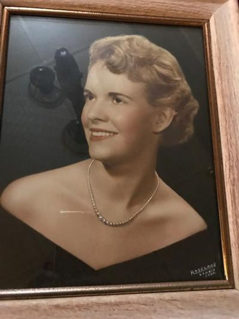 Lynn A. Moline-Buwalda (Nee Carlson) Profile Photo
