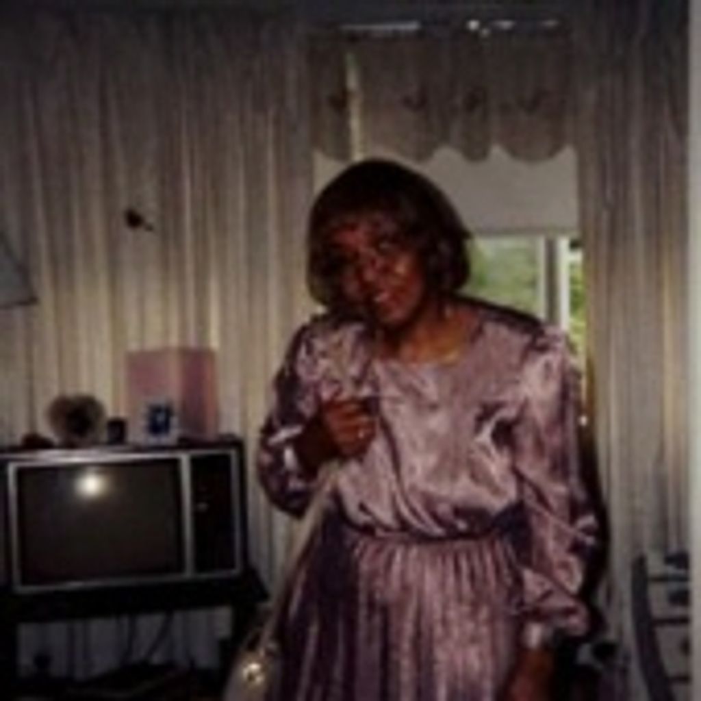 Alice  Gloria Manuel