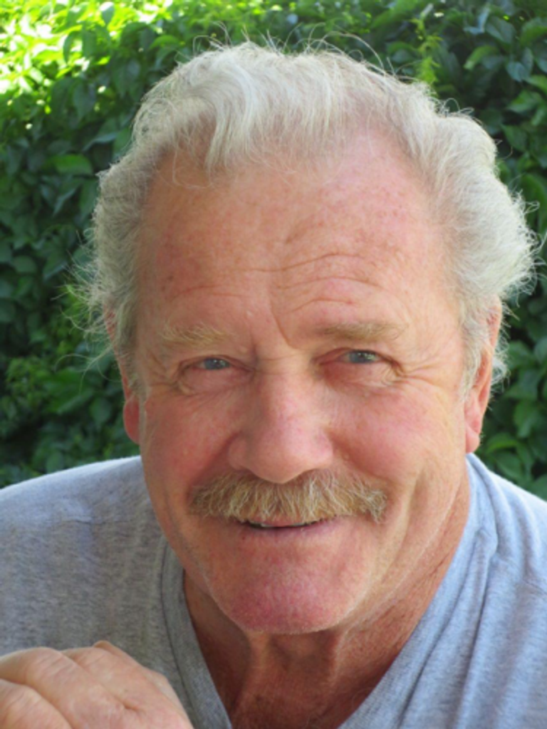 Robert  Earl Lee