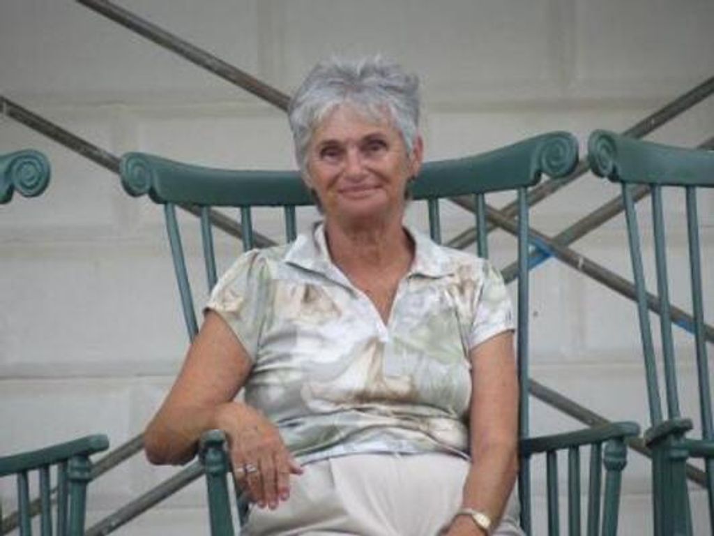 Julia Benton Profile Photo