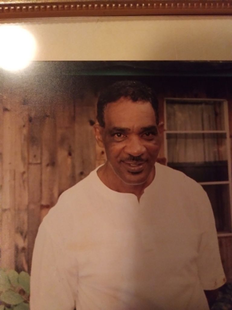 Johnny Lee Staggers Profile Photo