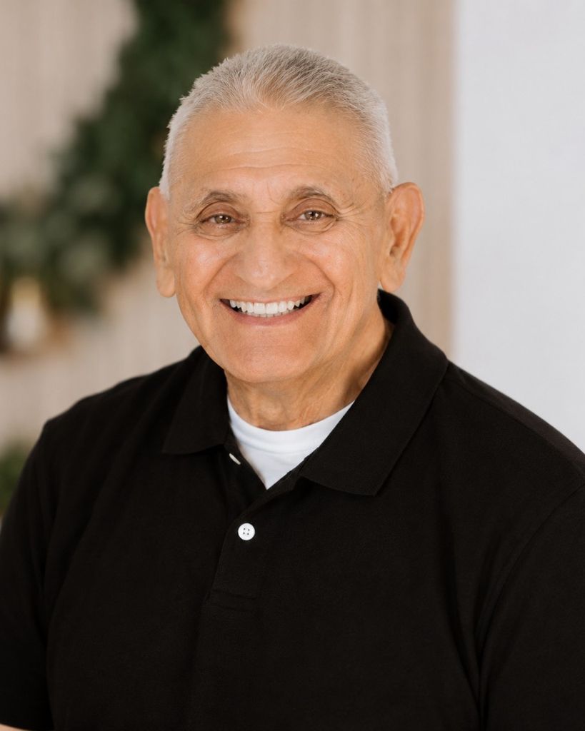 Salvador Aguinaga, Jr. Profile Photo